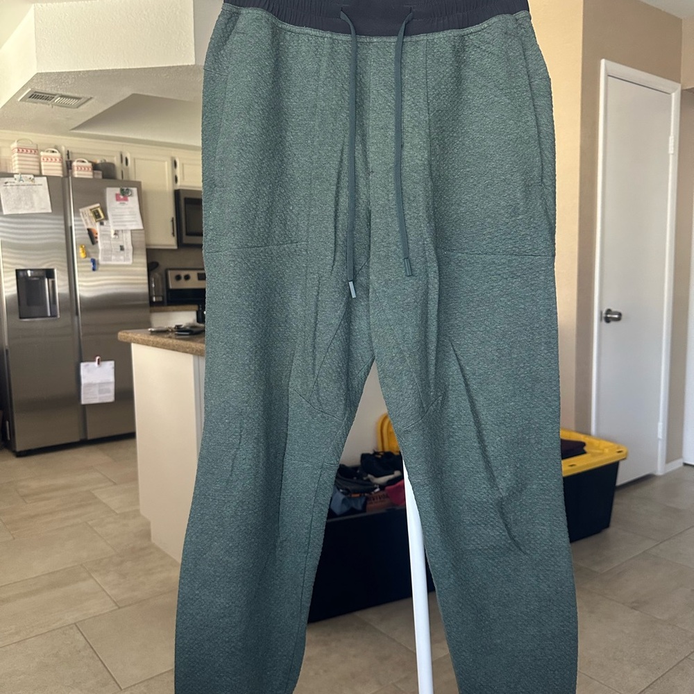 lululemon athletica Men's green At Ease Joggers | Textured Tech Joggers